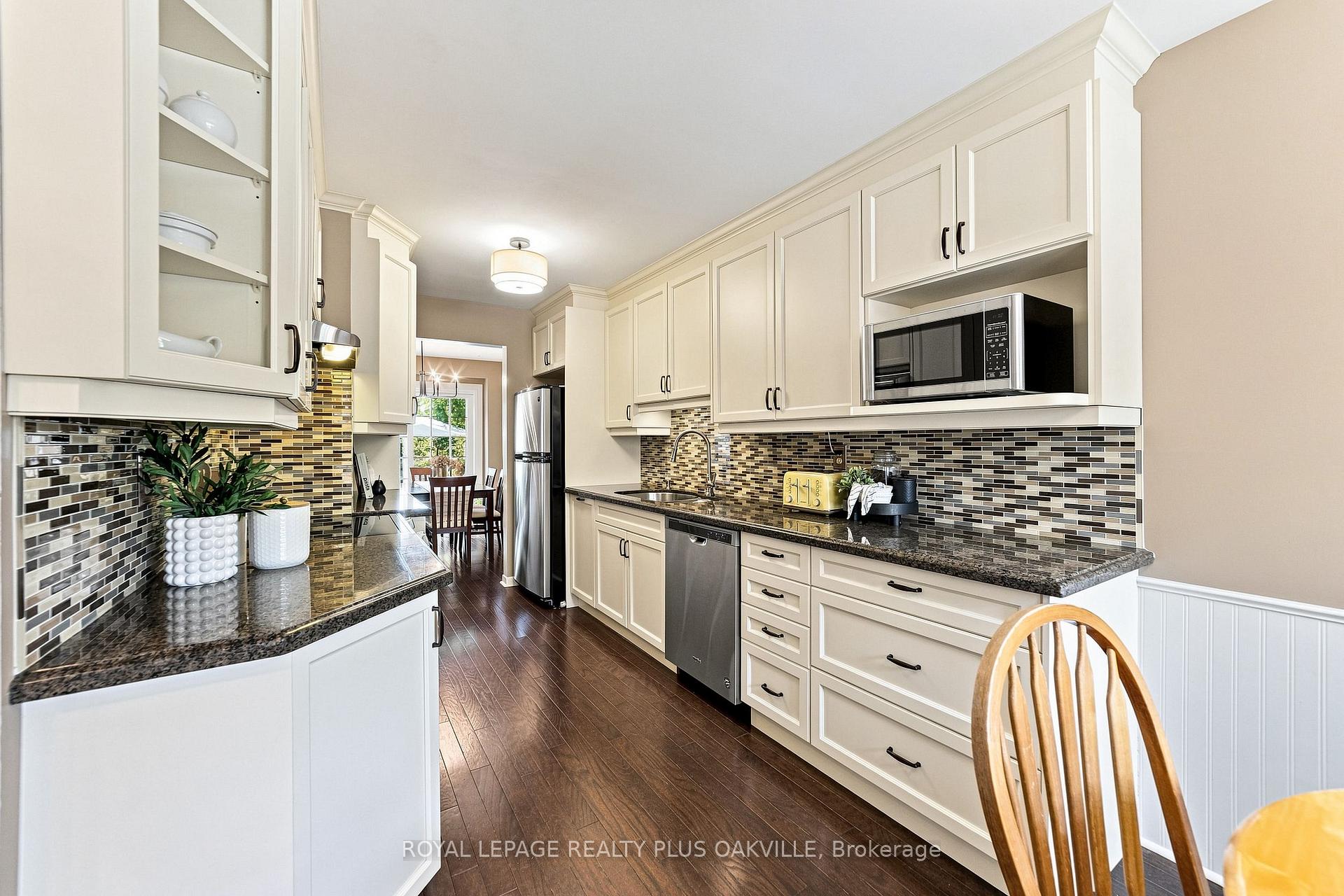 Photo 10 of 1221 Hedgestone Crescent, Oakville, Glen Abbey — HOMEH