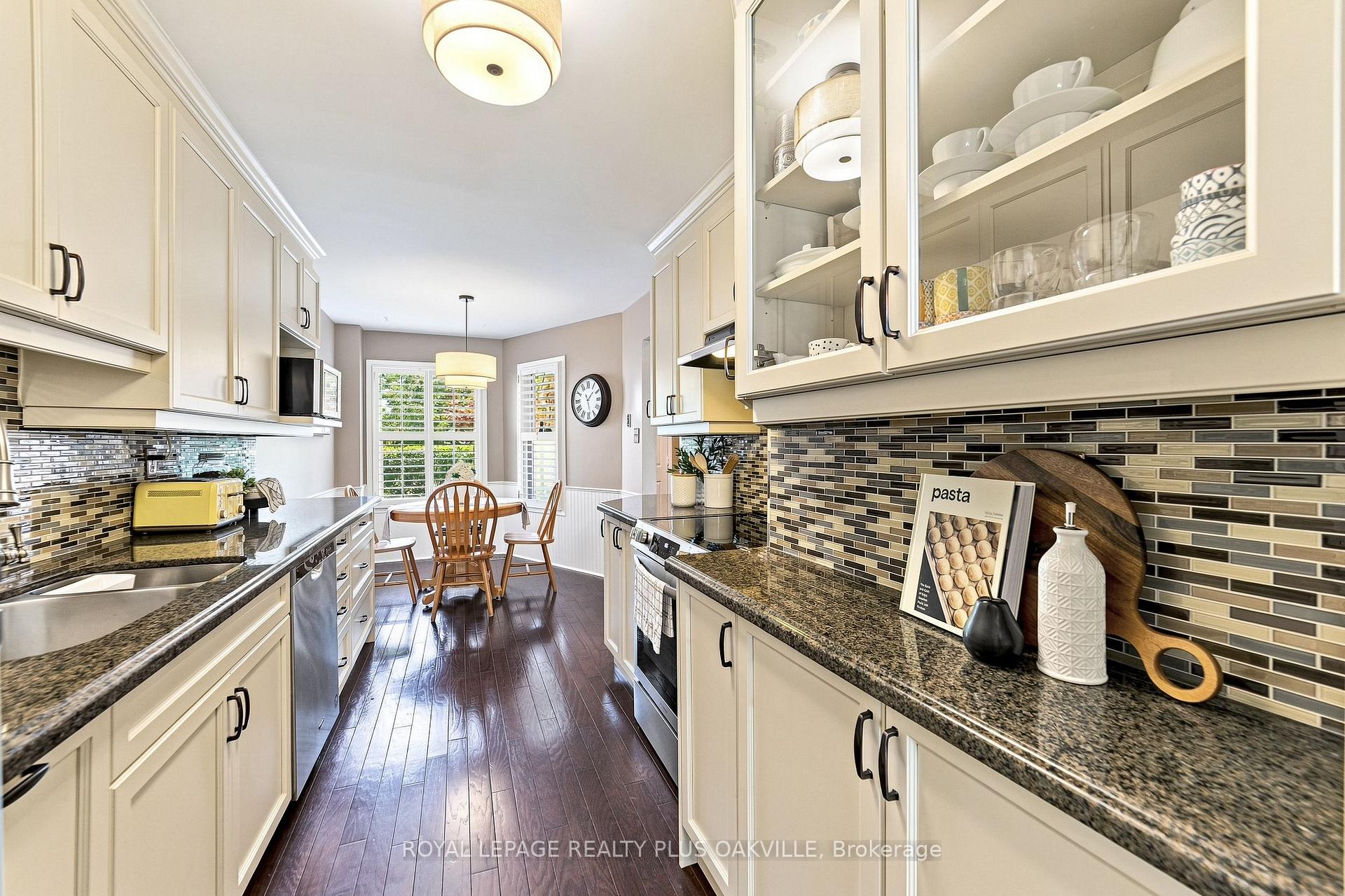 Photo 11 of 1221 Hedgestone Crescent, Oakville, Glen Abbey — HOMEH