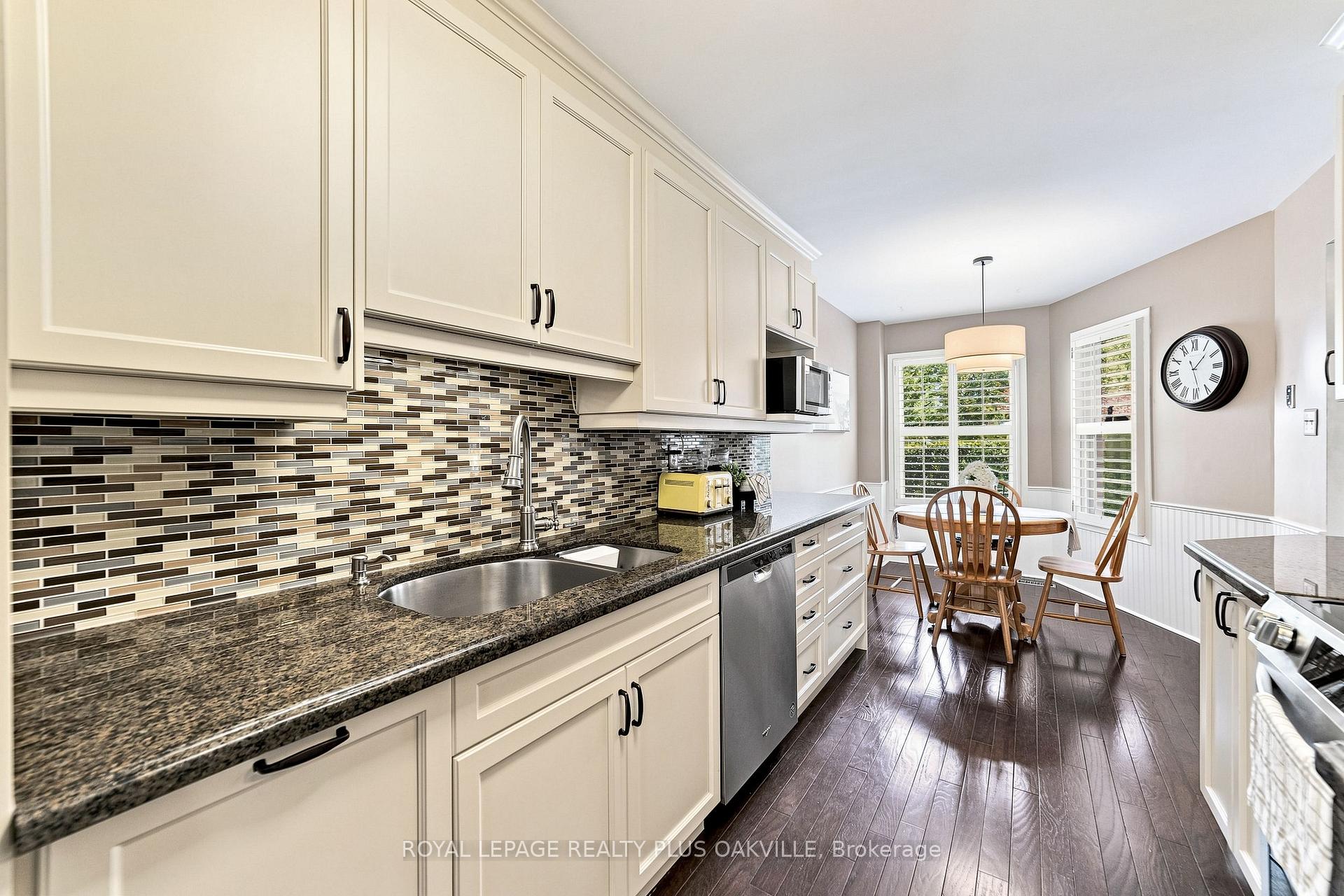 Photo 12 of 1221 Hedgestone Crescent, Oakville, Glen Abbey — HOMEH