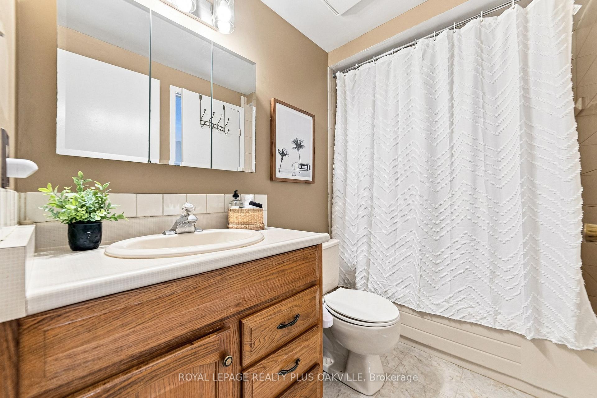 Photo 23 of 1221 Hedgestone Crescent, Oakville, Glen Abbey — HOMEH