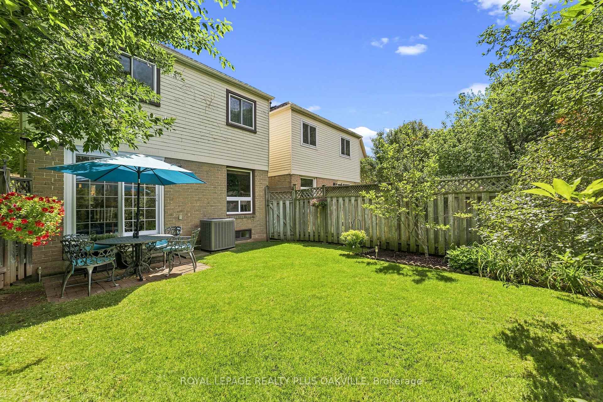 Photo 31 of 1221 Hedgestone Crescent, Oakville, Glen Abbey — HOMEH