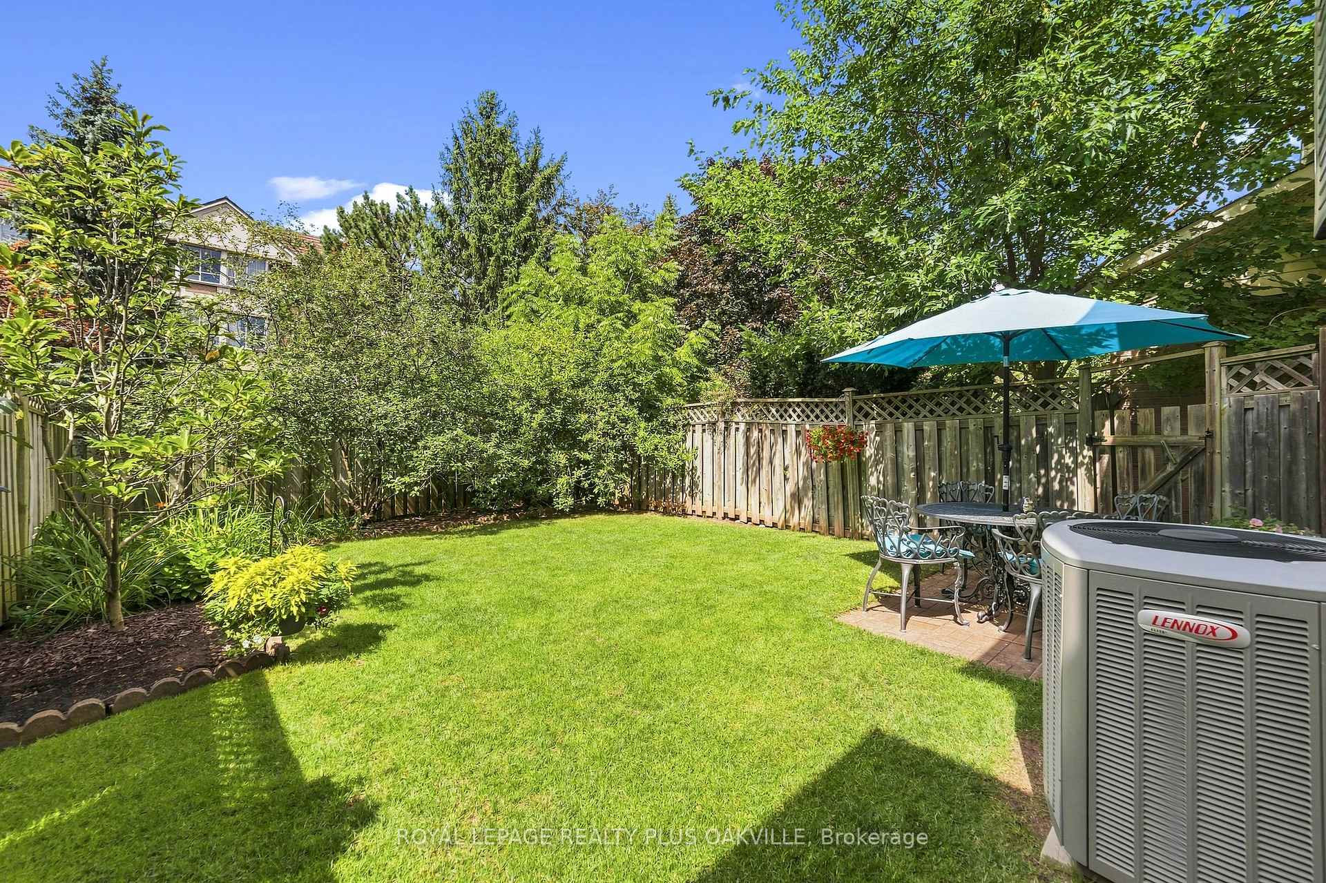 Photo 32 of 1221 Hedgestone Crescent, Oakville, Glen Abbey — HOMEH