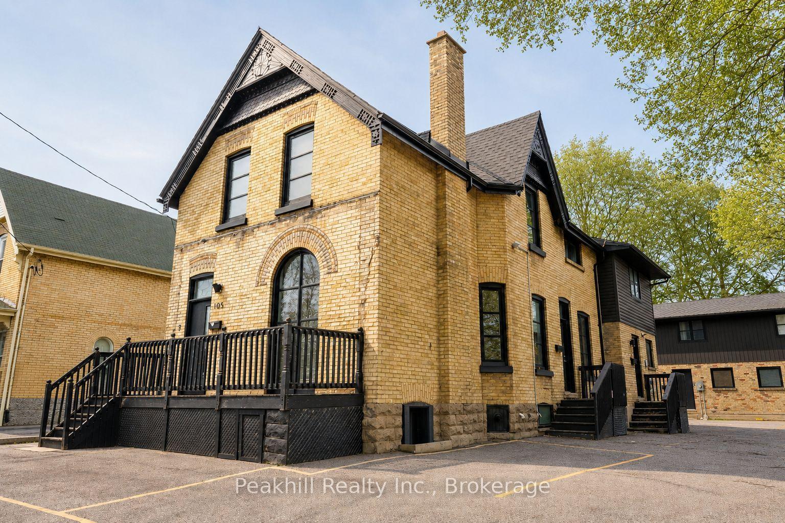 Photo of 105 Wharncliffe Road N
