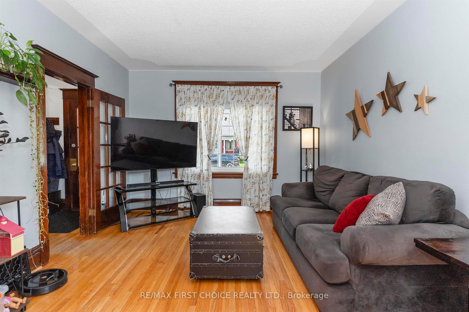 Photo 12 of 423 Marks Street S, Thunder Bay, Hyde Park — HOMEH