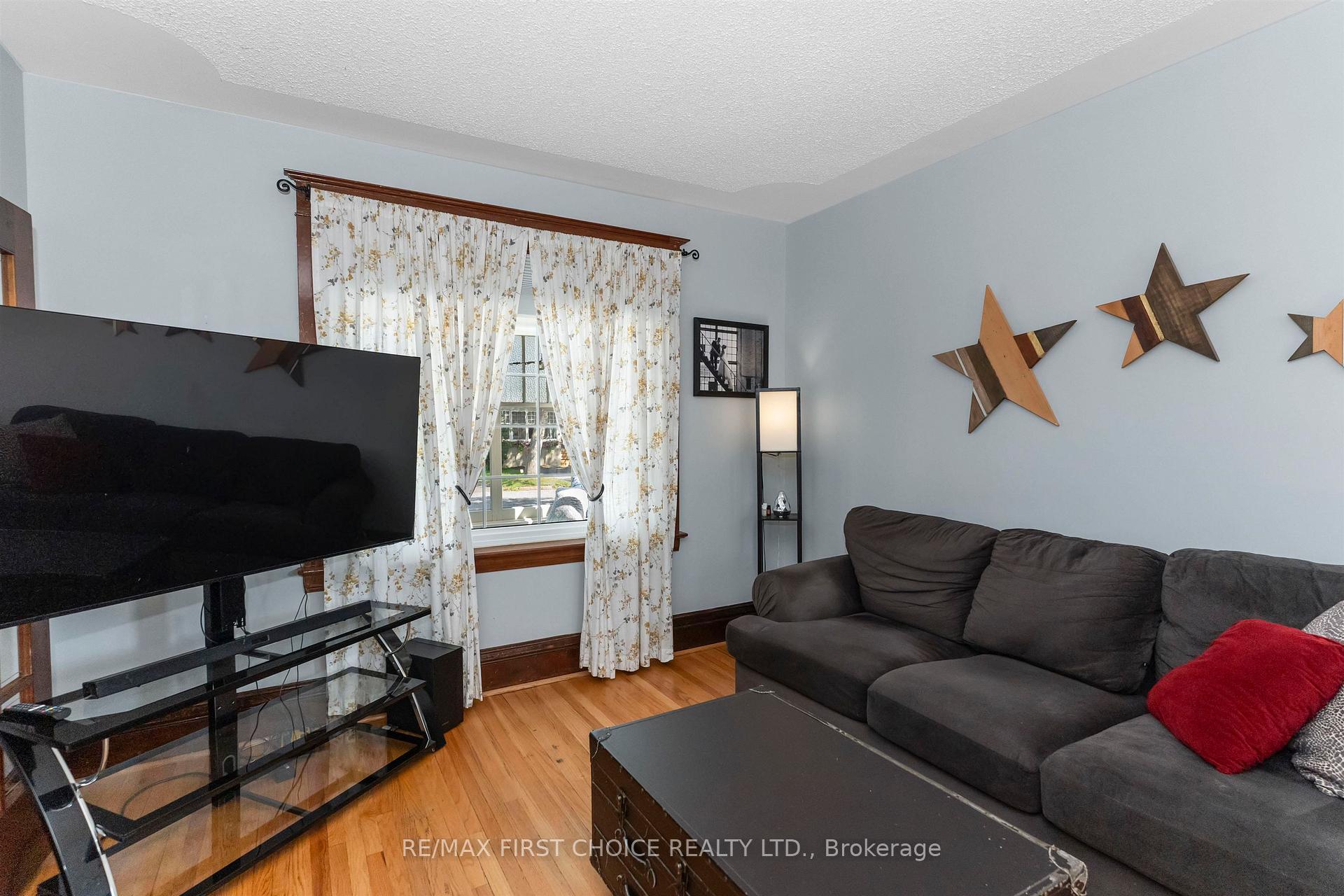Photo 13 of 423 Marks Street S, Thunder Bay, Hyde Park — HOMEH