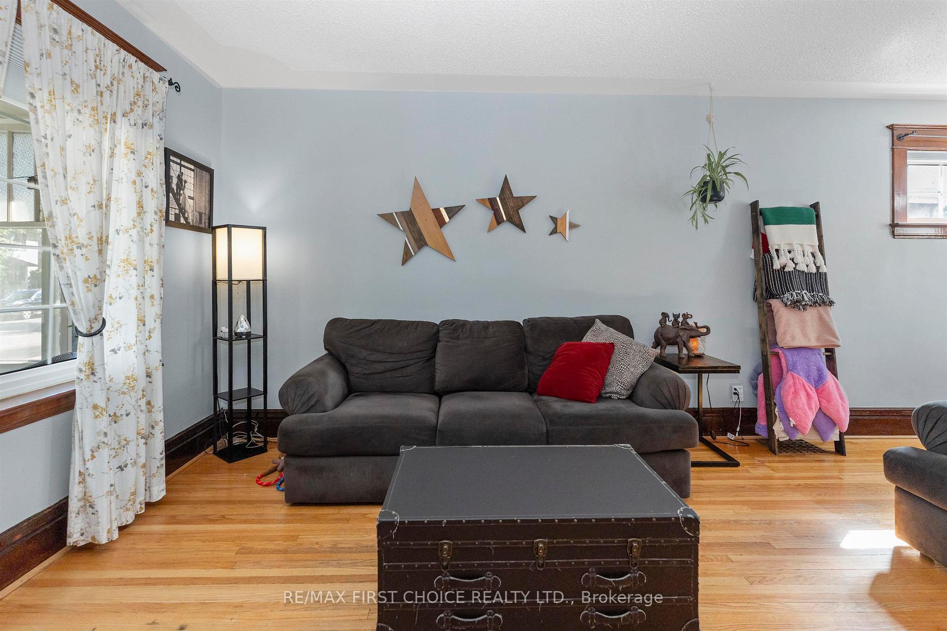 Photo 14 of 423 Marks Street S, Thunder Bay, Hyde Park — HOMEH