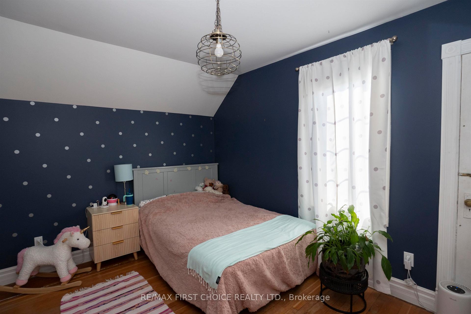 Photo 17 of 423 Marks Street S, Thunder Bay, Hyde Park — HOMEH