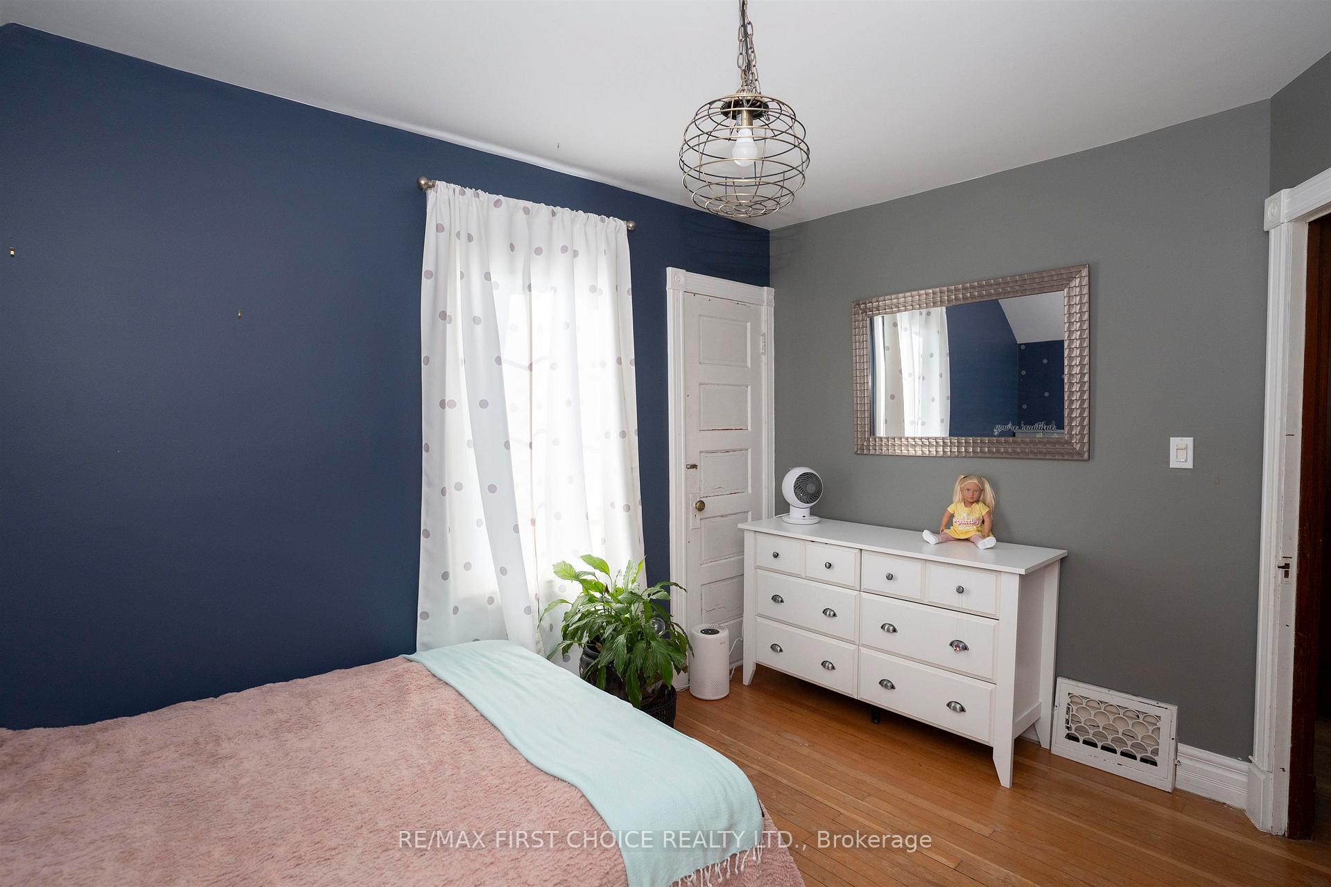 Photo 18 of 423 Marks Street S, Thunder Bay, Hyde Park — HOMEH