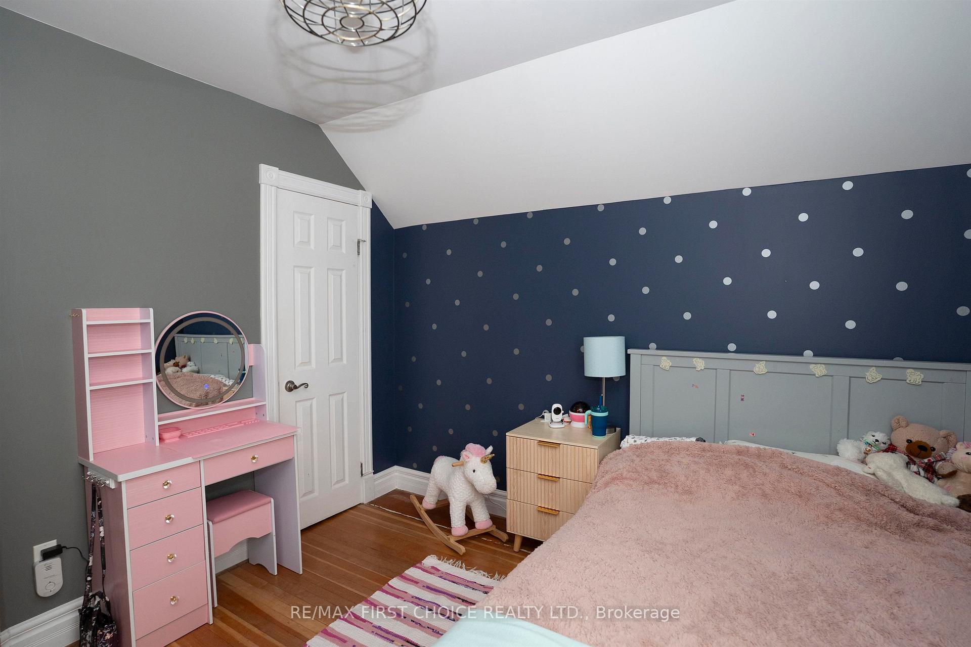 Photo 19 of 423 Marks Street S, Thunder Bay, Hyde Park — HOMEH