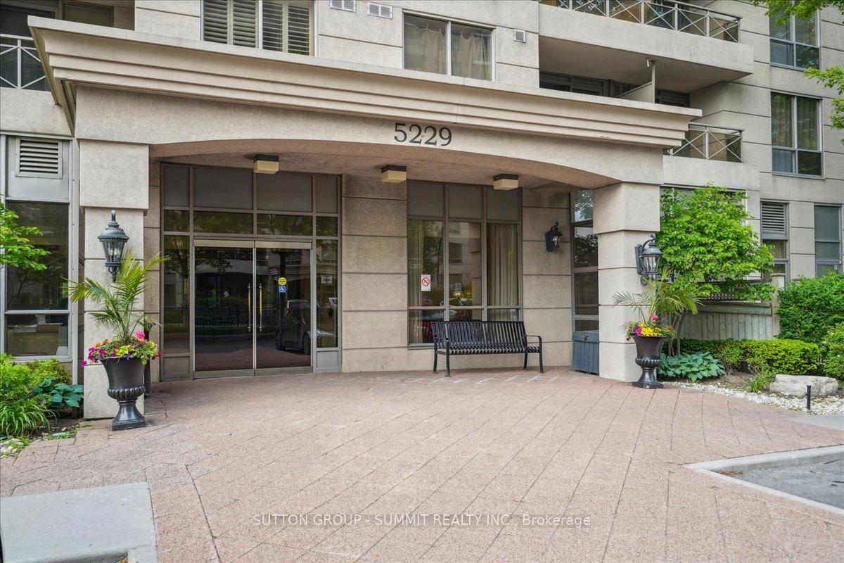 Photo 3 of Unit 511, 5229 Dundas Street W, Etobicoke, Islington-City Centre West — HOMEH