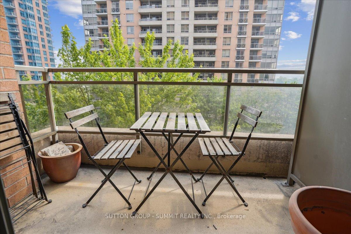 Photo 8 of Unit 511, 5229 Dundas Street W, Etobicoke, Islington-City Centre West — HOMEH