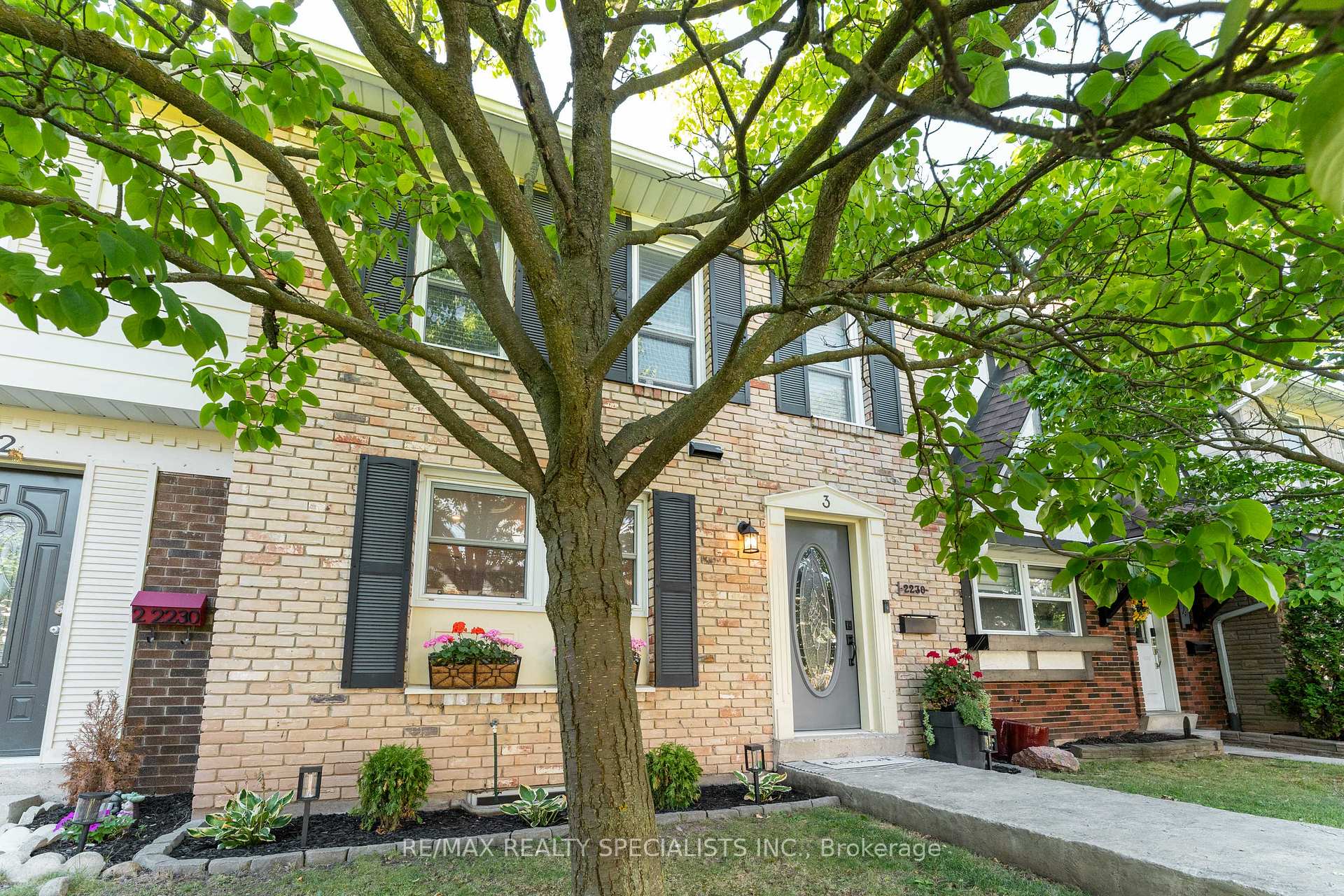 Photo 3 of Unit 3, 2230 Upper Middle Road, Burlington, Brant Hills — HOMEH
