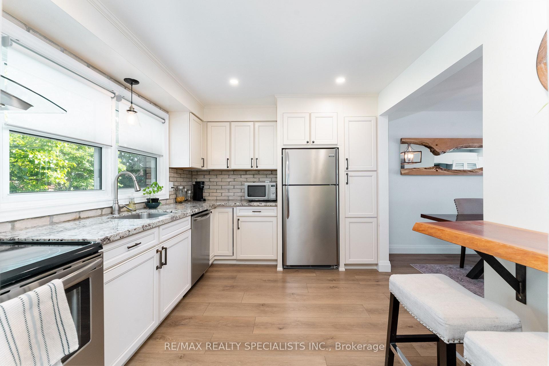 Photo 8 of Unit 3, 2230 Upper Middle Road, Burlington, Brant Hills — HOMEH