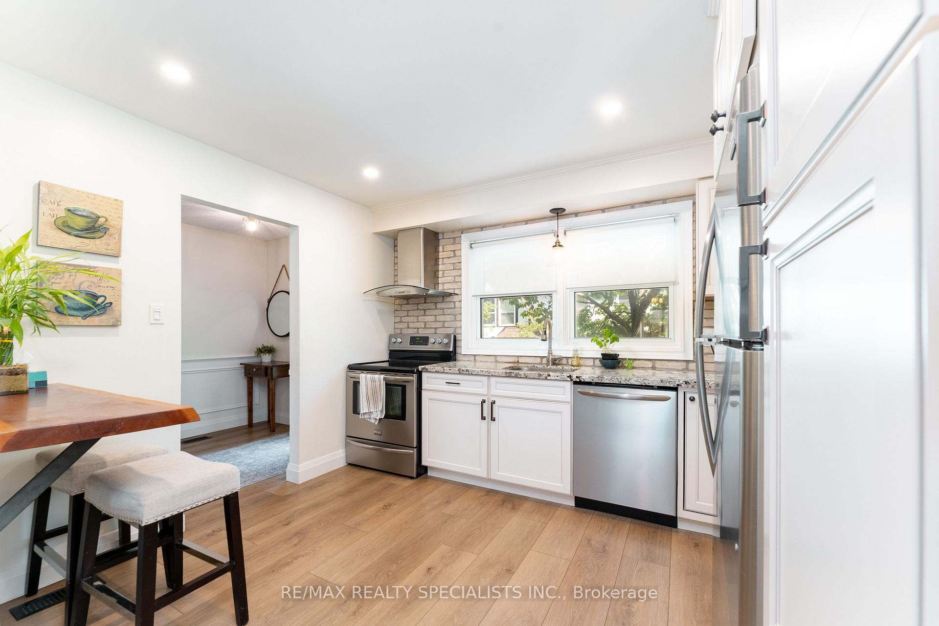 Photo 11 of Unit 3, 2230 Upper Middle Road, Burlington, Brant Hills — HOMEH