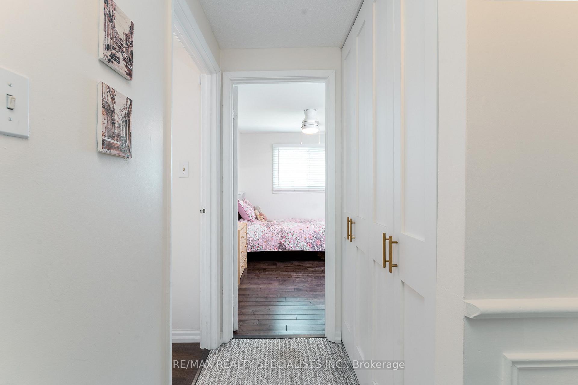 Photo 18 of Unit 3, 2230 Upper Middle Road, Burlington, Brant Hills — HOMEH