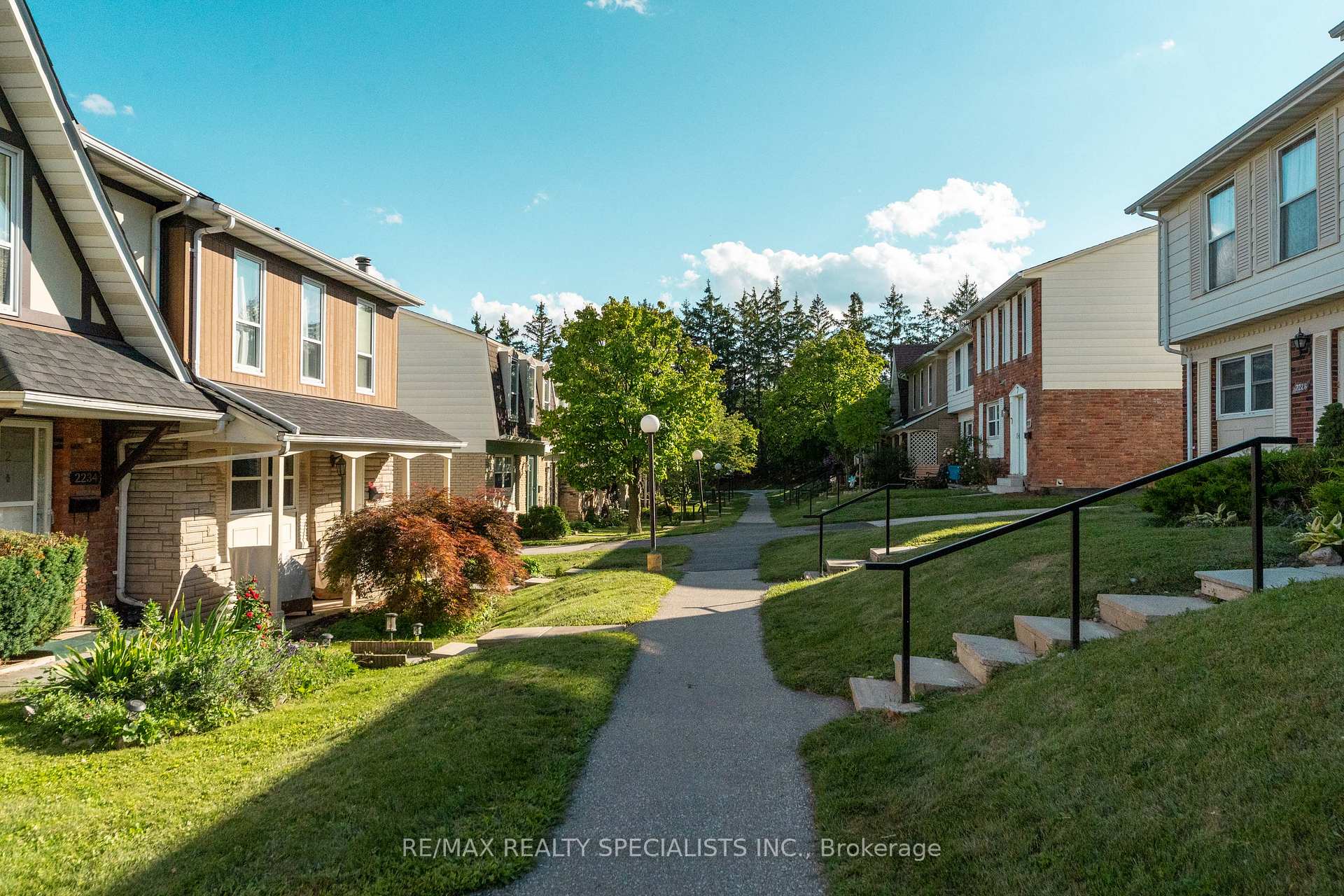 Photo 39 of Unit 3, 2230 Upper Middle Road, Burlington, Brant Hills — HOMEH