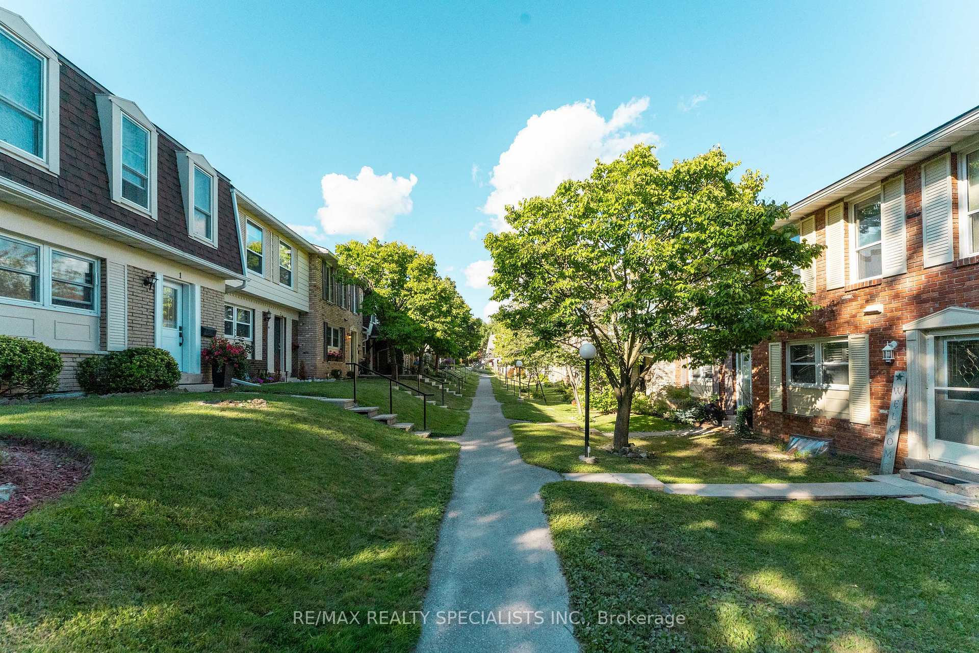 Photo 41 of Unit 3, 2230 Upper Middle Road, Burlington, Brant Hills — HOMEH