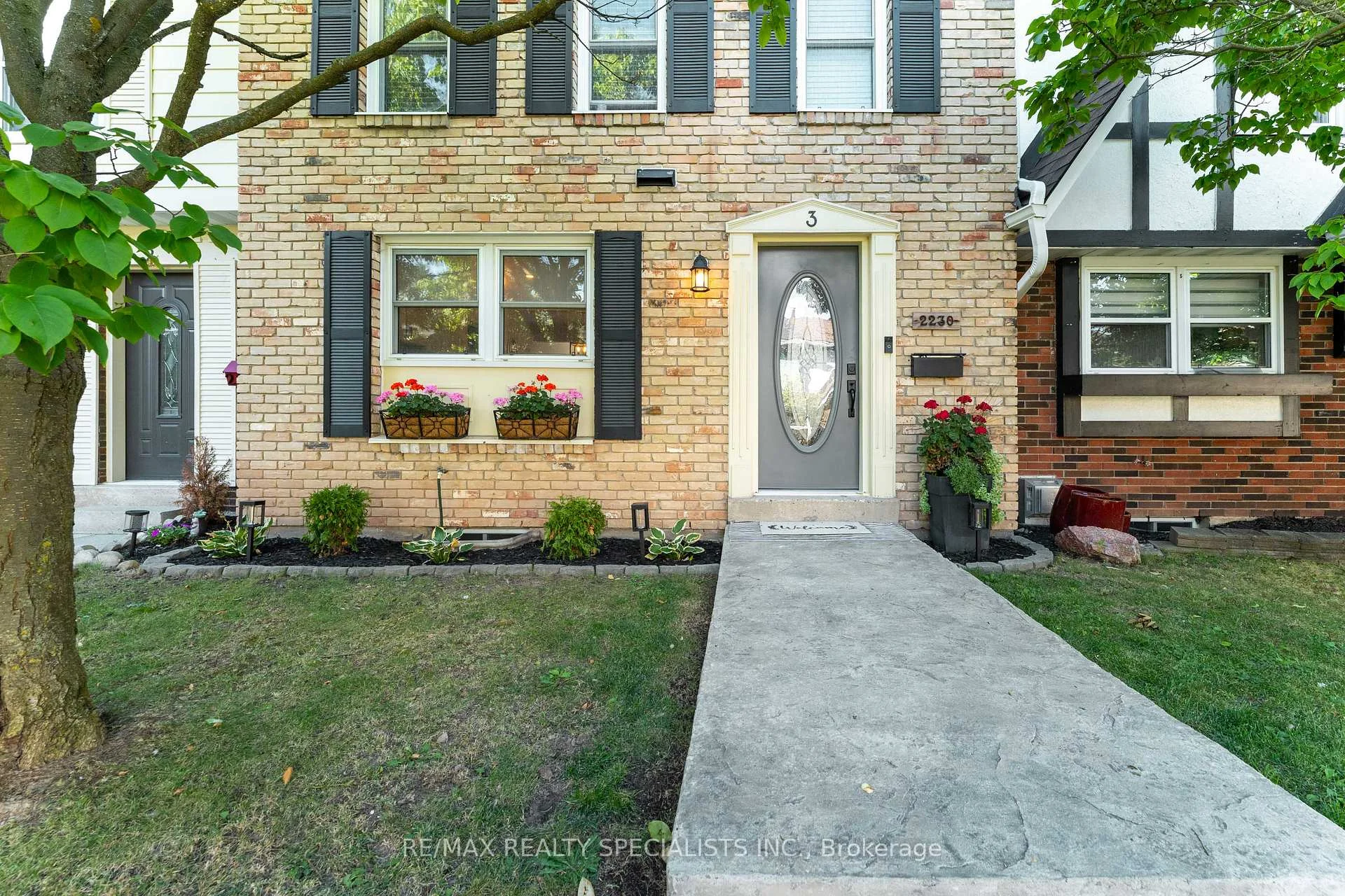 Photo 2 of Unit 3, 2230 Upper Middle Road, Burlington, Brant Hills — HOMEH