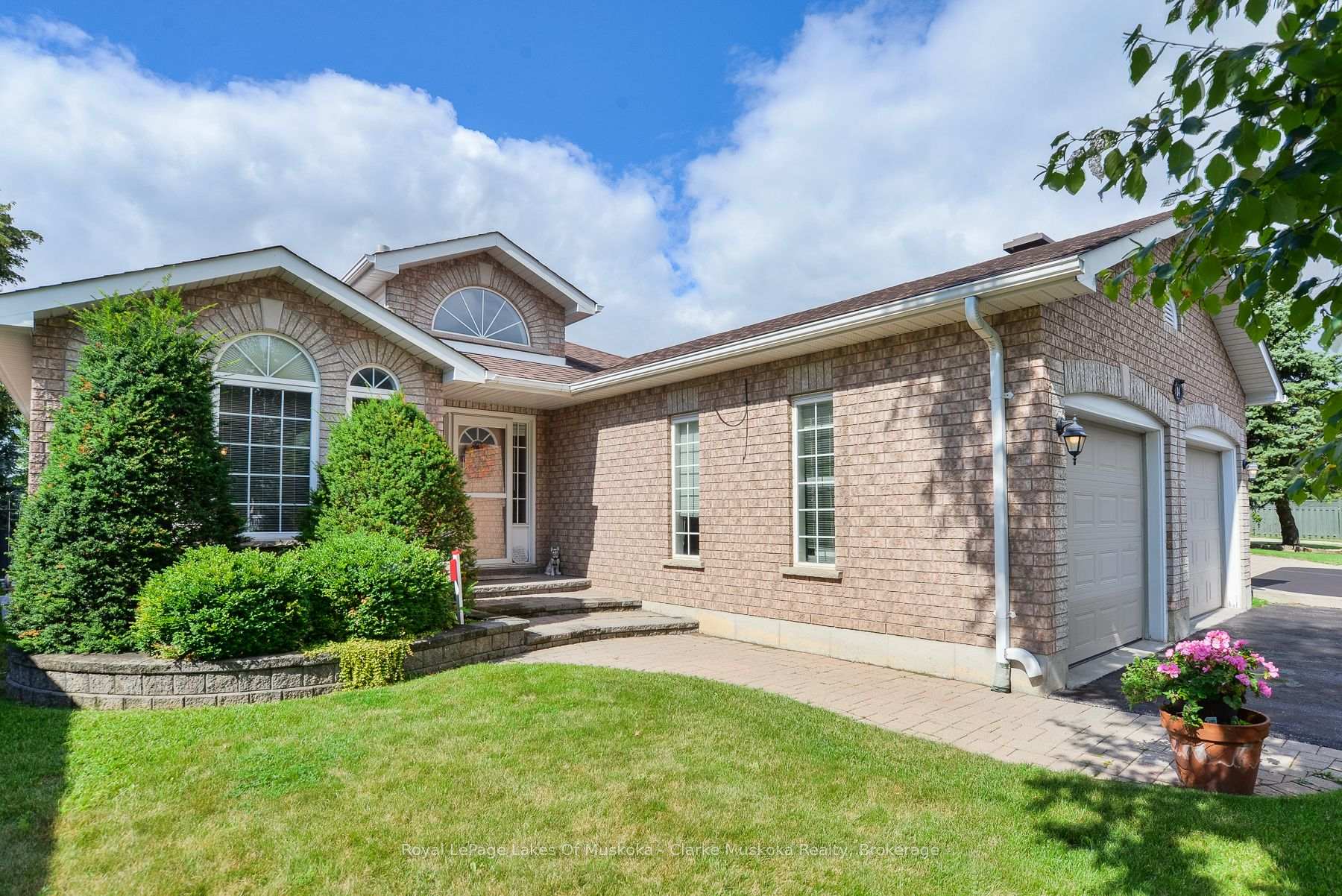 Photo 2 of 14 Palmer Drive, Barrie, East Bayfield — HOMEH