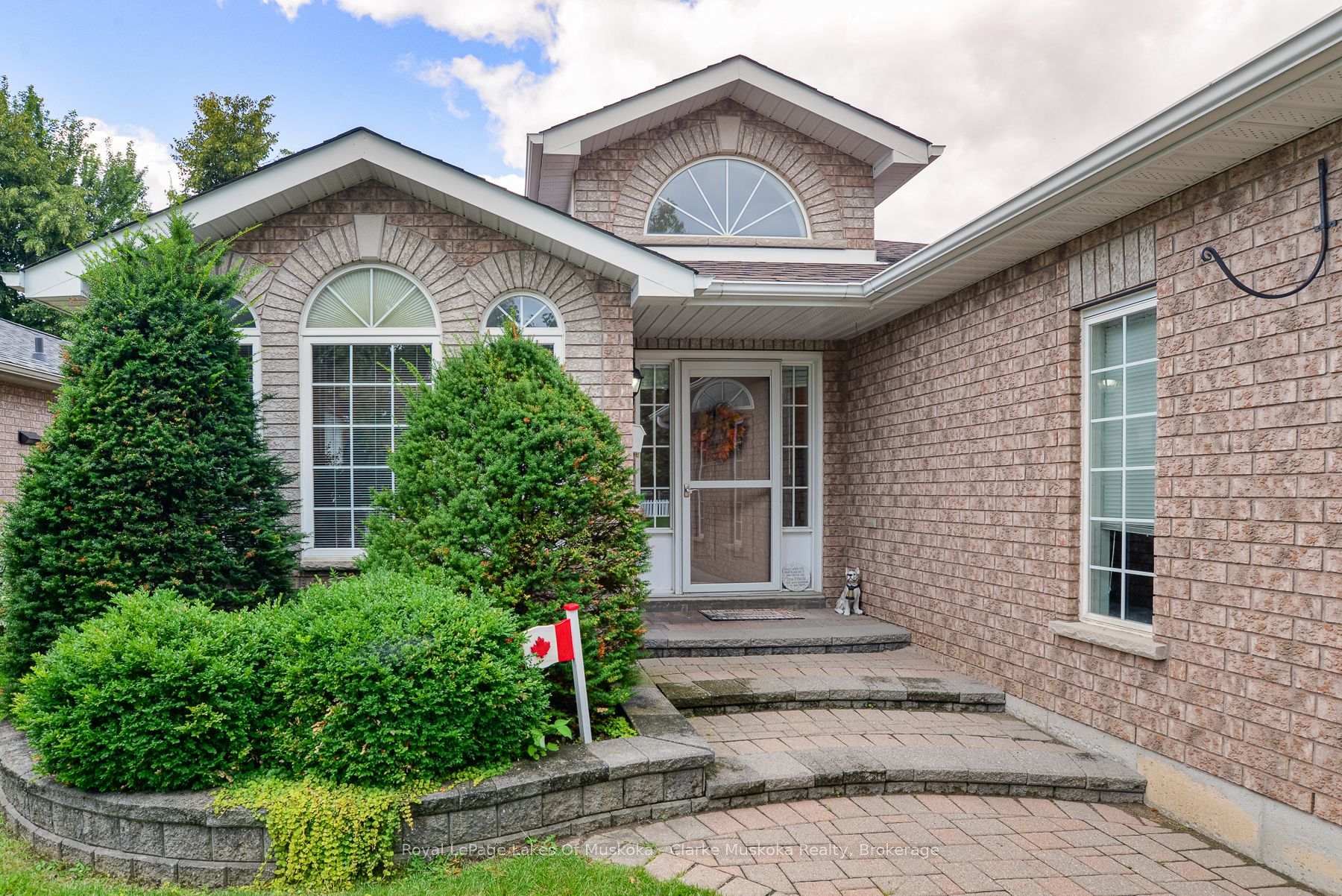Photo 5 of 14 Palmer Drive, Barrie, East Bayfield — HOMEH