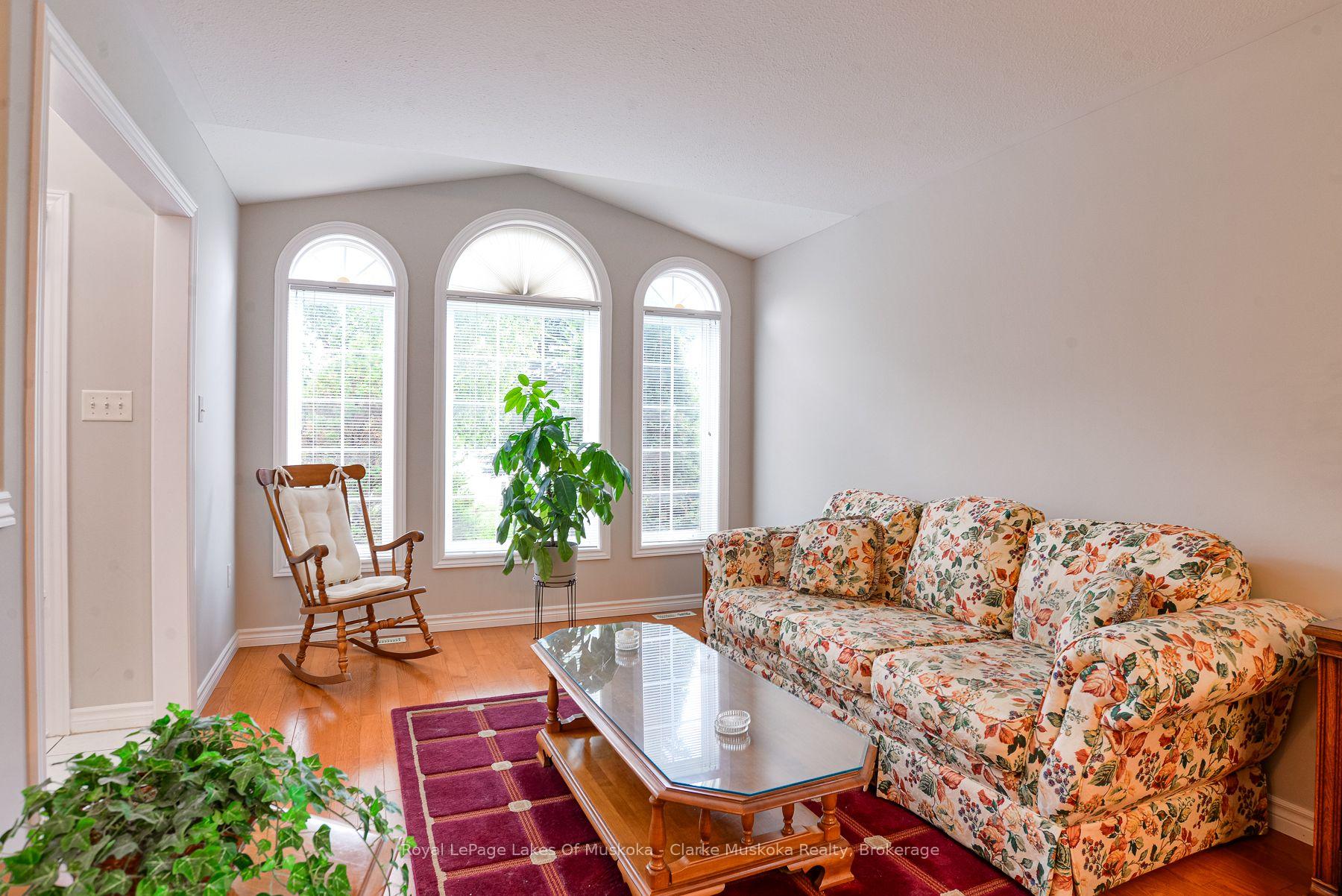 Photo 7 of 14 Palmer Drive, Barrie, East Bayfield — HOMEH