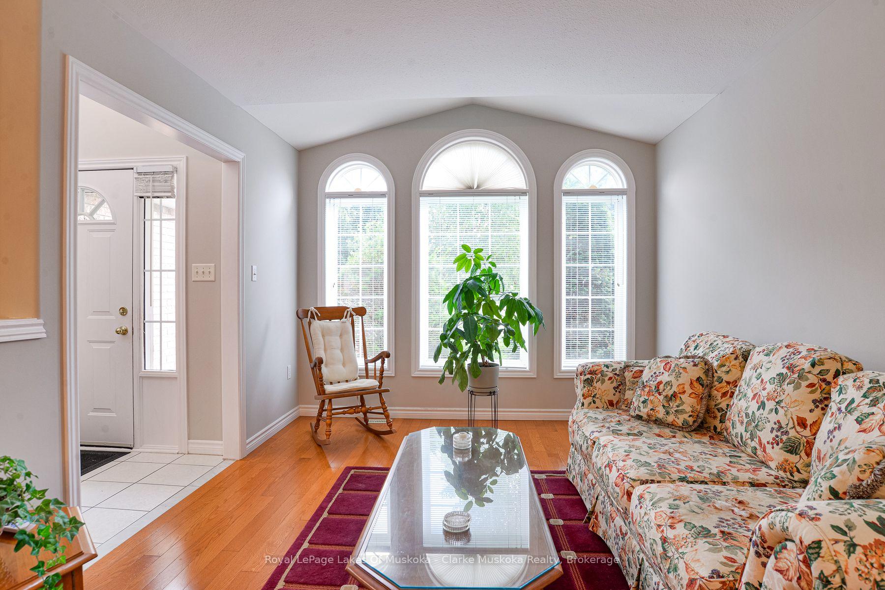 Photo 8 of 14 Palmer Drive, Barrie, East Bayfield — HOMEH
