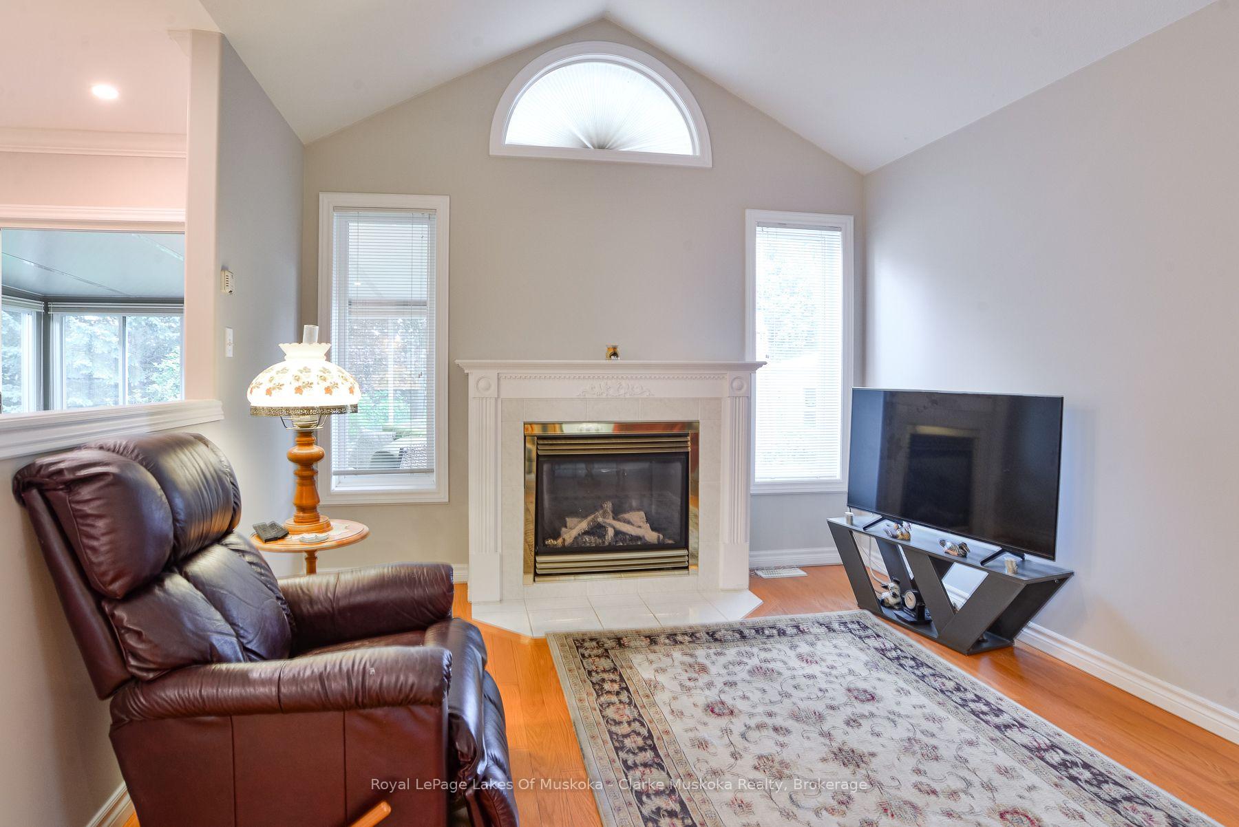 Photo 11 of 14 Palmer Drive, Barrie, East Bayfield — HOMEH