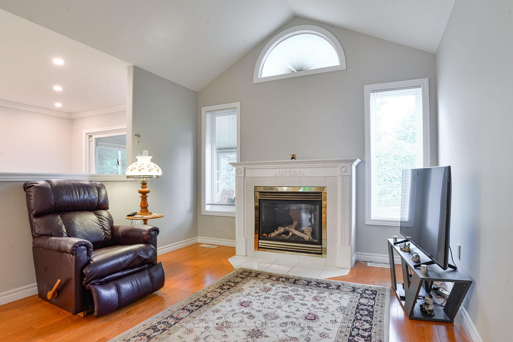 Photo 12 of 14 Palmer Drive, Barrie, East Bayfield — HOMEH