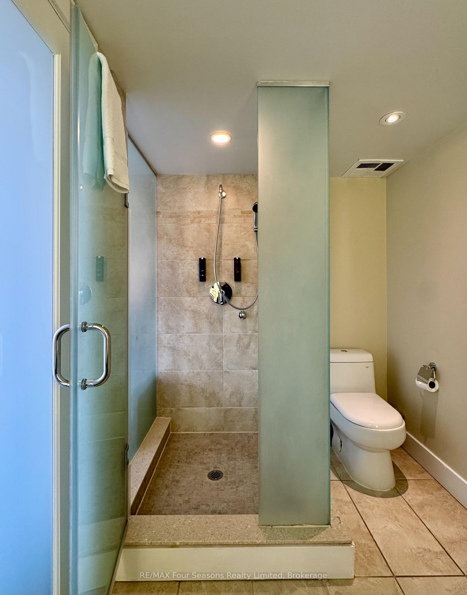 Photo 15 of Unit 5209, 9 Harbour Street E, Collingwood — HOMEH