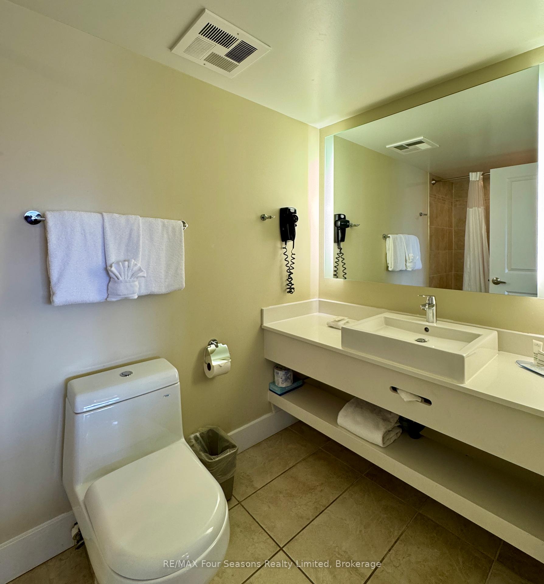 Photo 16 of Unit 5209, 9 Harbour Street E, Collingwood — HOMEH