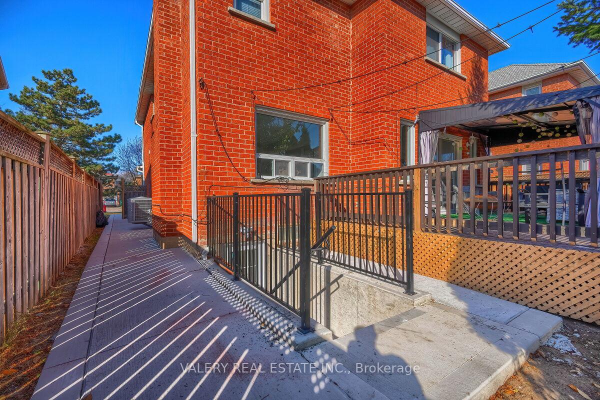 Photo 3 of 6891 Hickling Crescent E, Mississauga, Lisgar — HOMEH