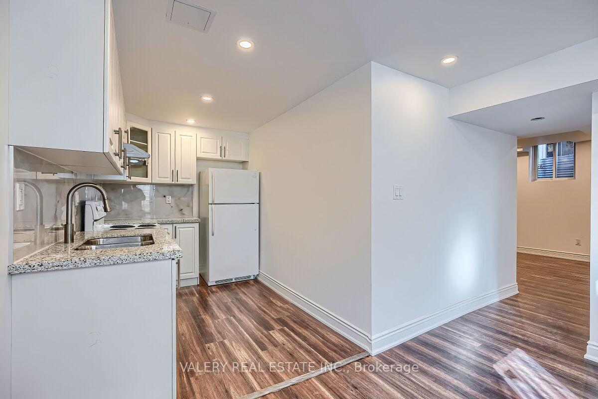 Photo 14 of 6891 Hickling Crescent E, Mississauga, Lisgar — HOMEH