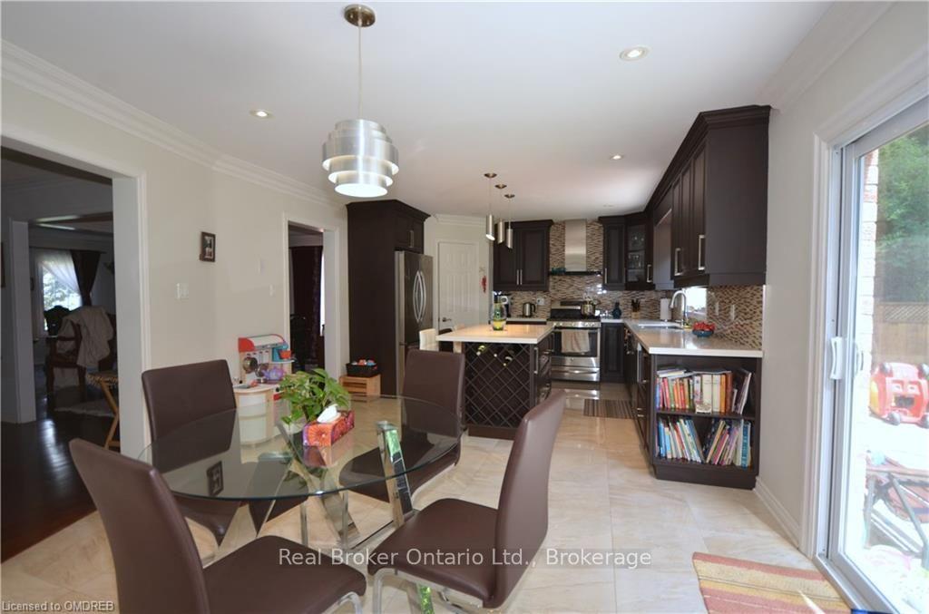 Photo 4 of 1609 Pilgrims Way, Oakville, Glen Abbey — HOMEH