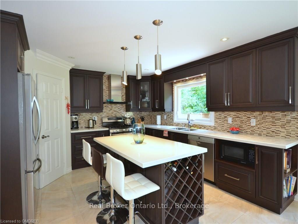 Photo 5 of 1609 Pilgrims Way, Oakville, Glen Abbey — HOMEH