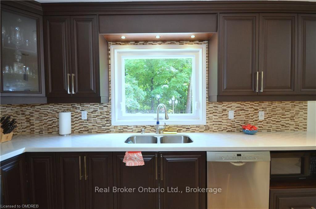 Photo 8 of 1609 Pilgrims Way, Oakville, Glen Abbey — HOMEH