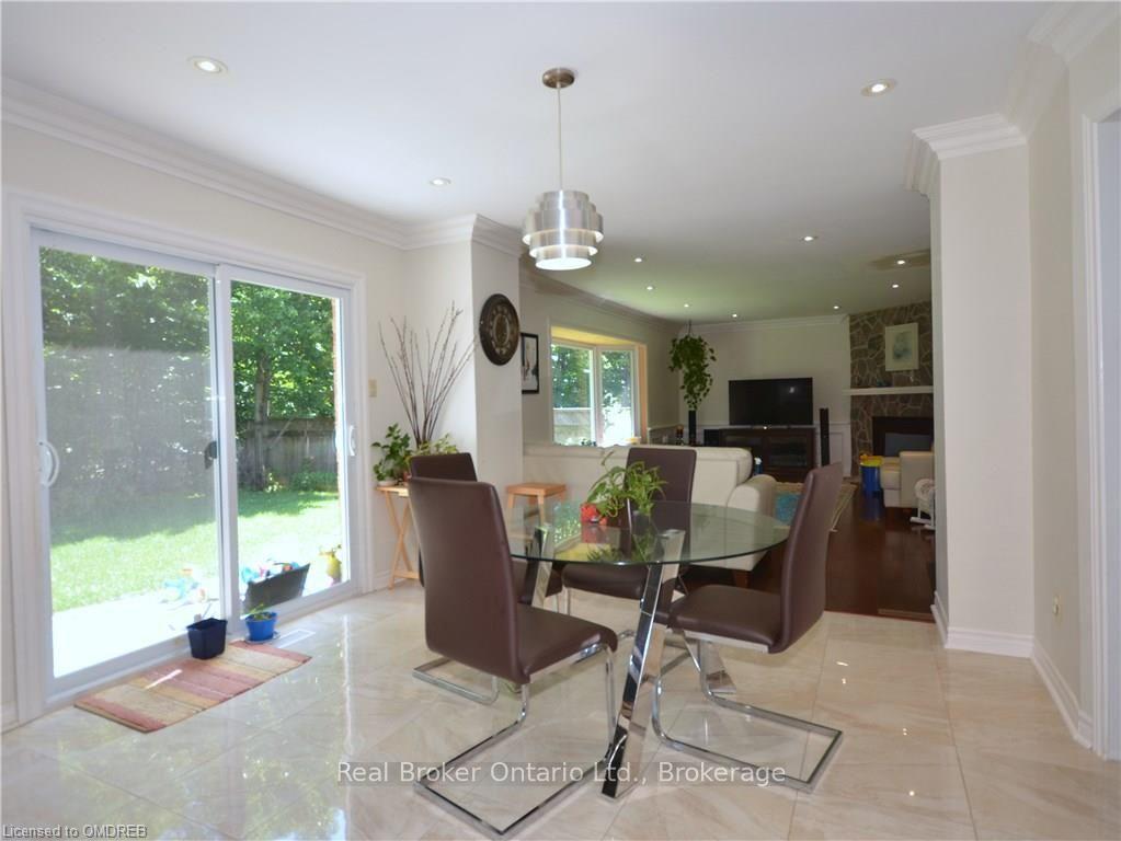 Photo 9 of 1609 Pilgrims Way, Oakville, Glen Abbey — HOMEH
