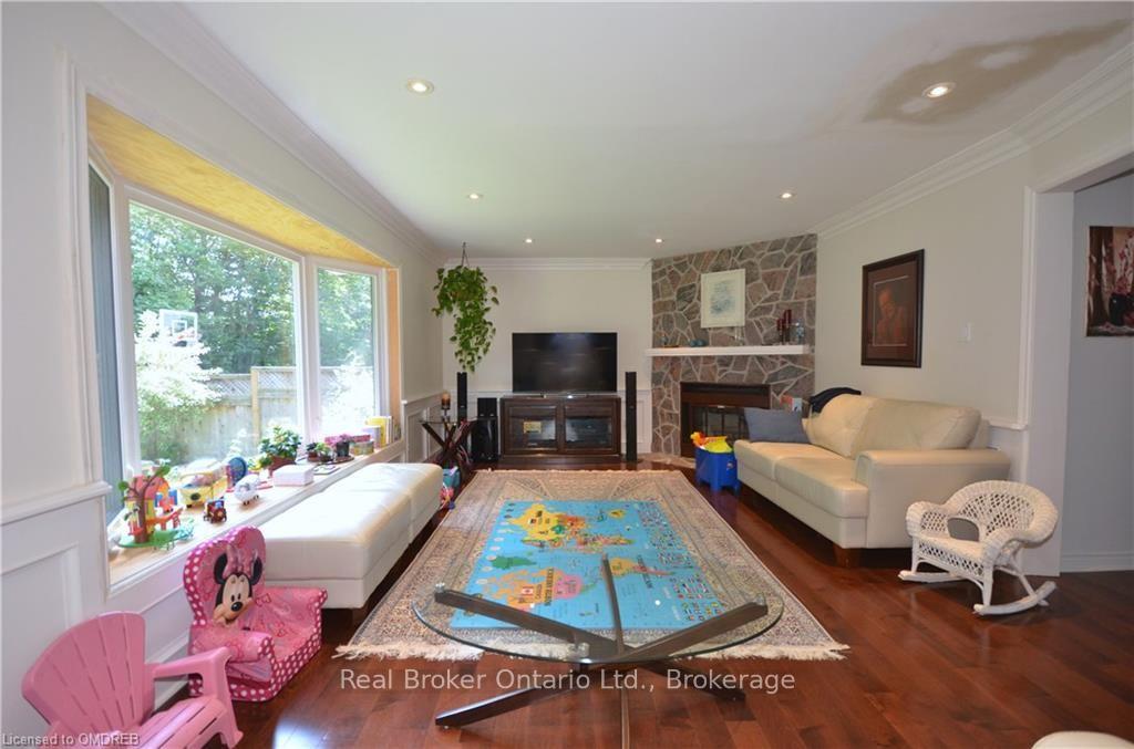 Photo 10 of 1609 Pilgrims Way, Oakville, Glen Abbey — HOMEH