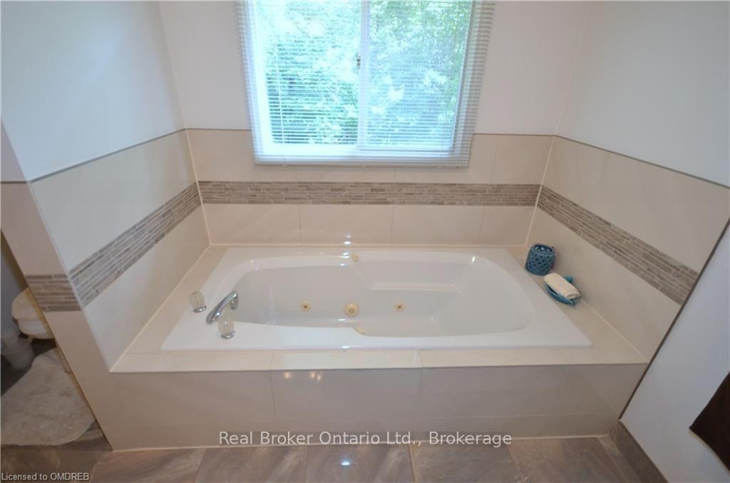 Photo 19 of 1609 Pilgrims Way, Oakville, Glen Abbey — HOMEH