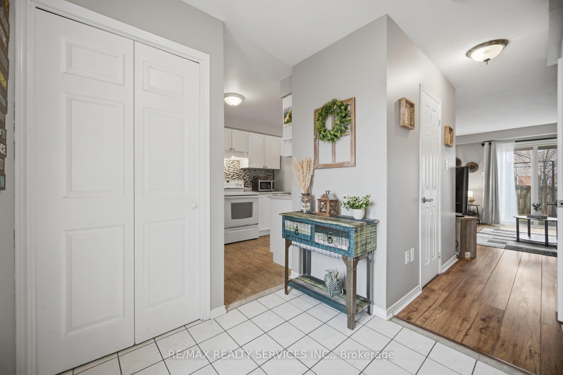 Photo 3 of 59 Fry Crescent, Clarington, Bowmanville — HOMEH