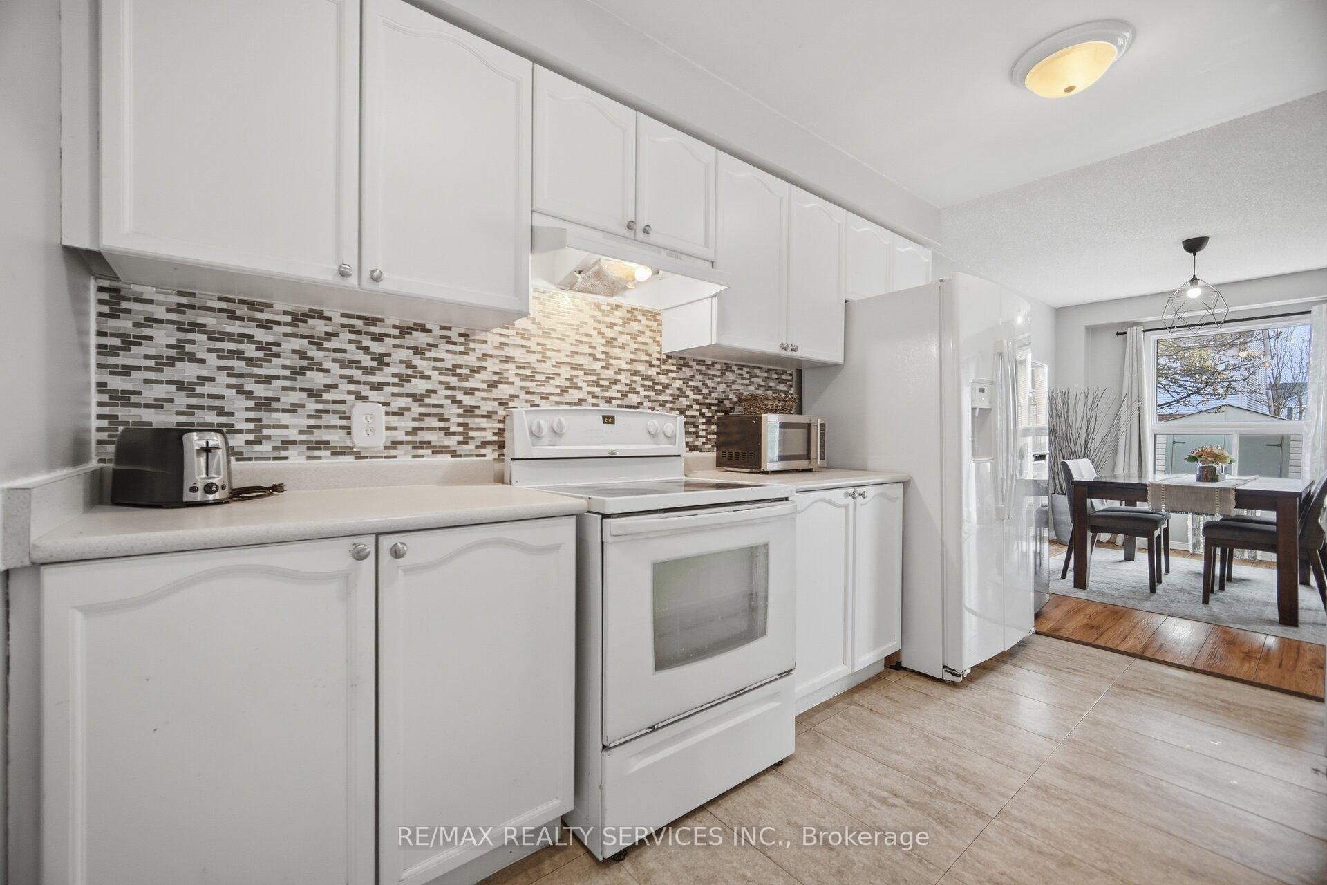 Photo 5 of 59 Fry Crescent, Clarington, Bowmanville — HOMEH