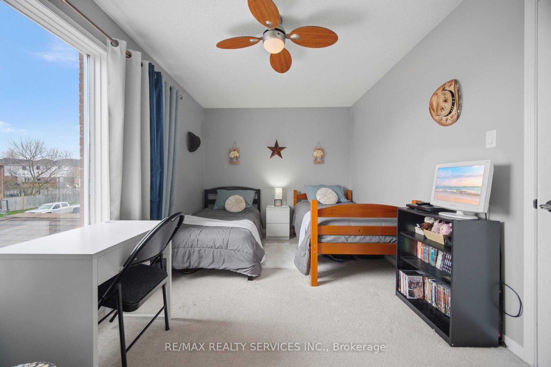 Photo 10 of 59 Fry Crescent, Clarington, Bowmanville — HOMEH