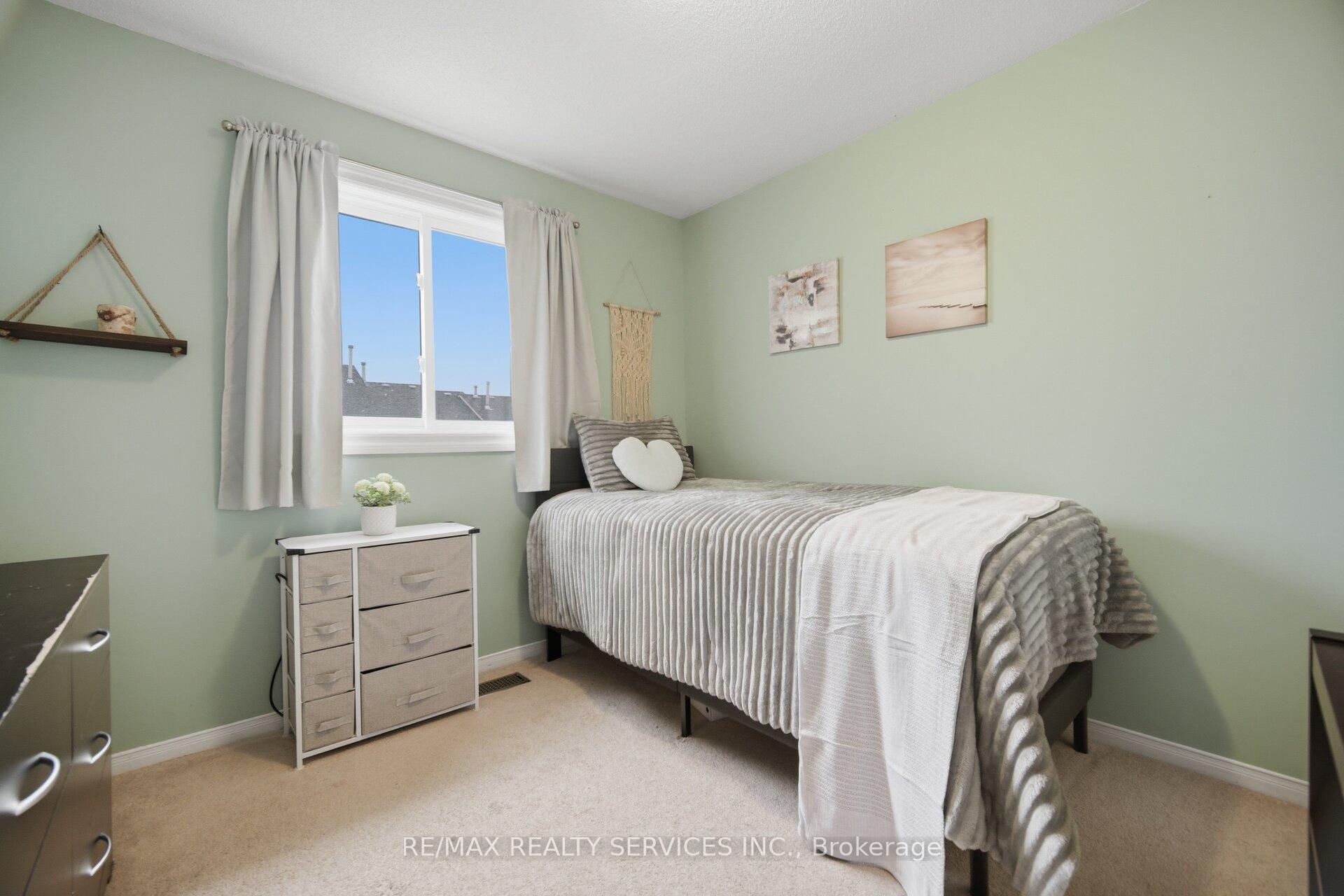 Photo 12 of 59 Fry Crescent, Clarington, Bowmanville — HOMEH