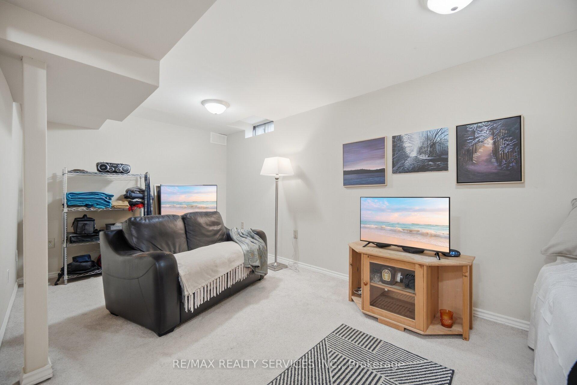 Photo 17 of 59 Fry Crescent, Clarington, Bowmanville — HOMEH