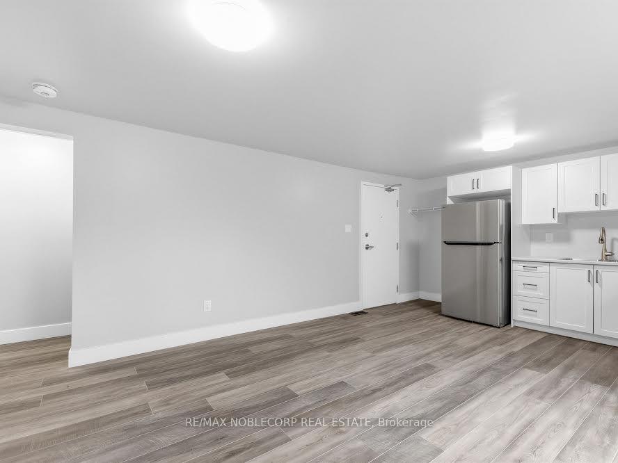 Photo 5 of Unit Lower, 59 Scott Crescent, Barrie, Letitia Heights — HOMEH
