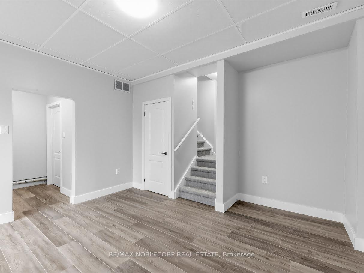 Photo 8 of Unit Lower, 59 Scott Crescent, Barrie, Letitia Heights — HOMEH