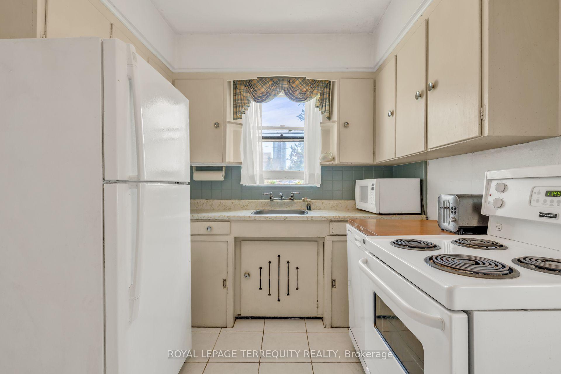 Photo 13 of 391 Sutherland Drive, Toronto, Leaside — HOMEH