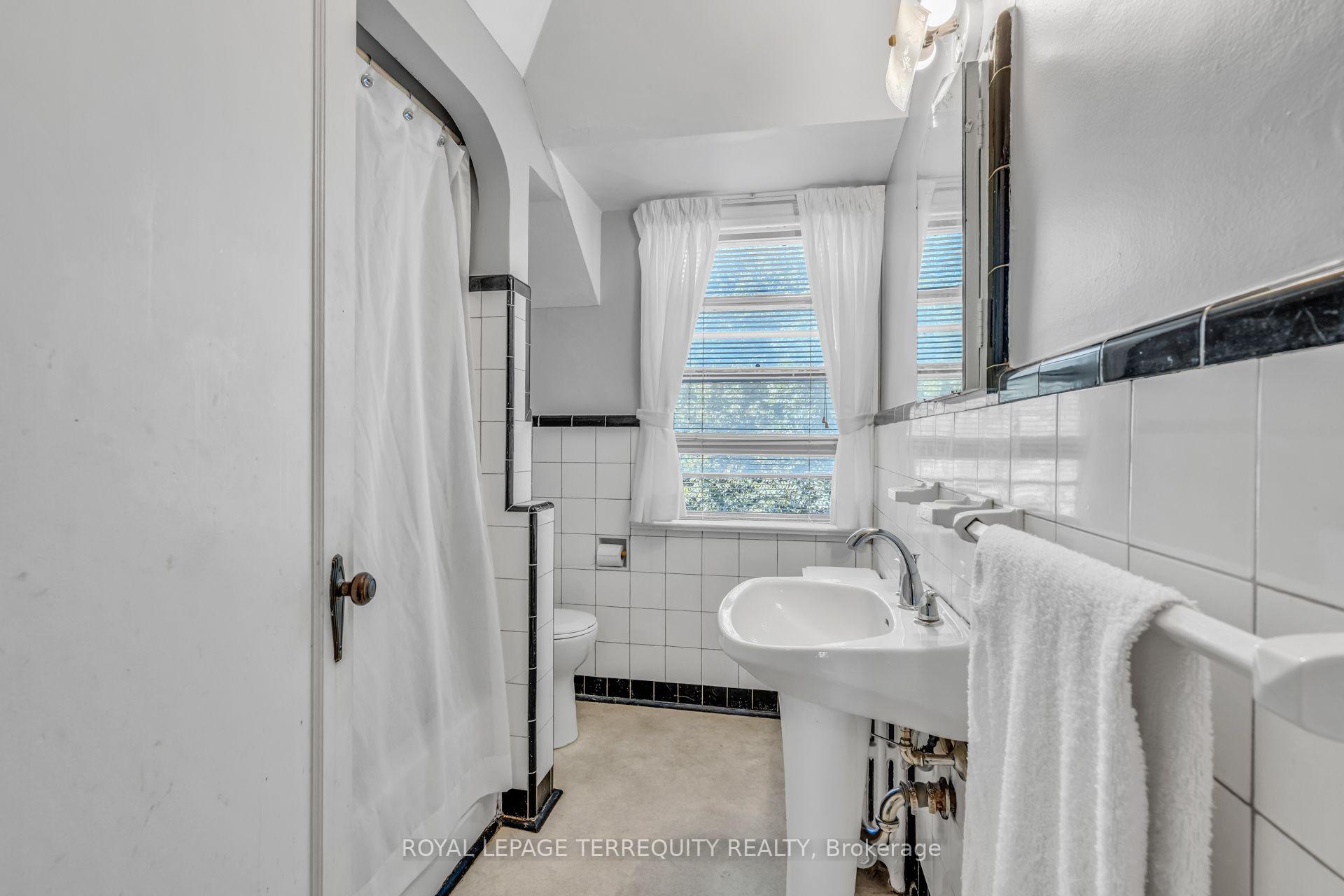 Photo 23 of 391 Sutherland Drive, Toronto, Leaside — HOMEH
