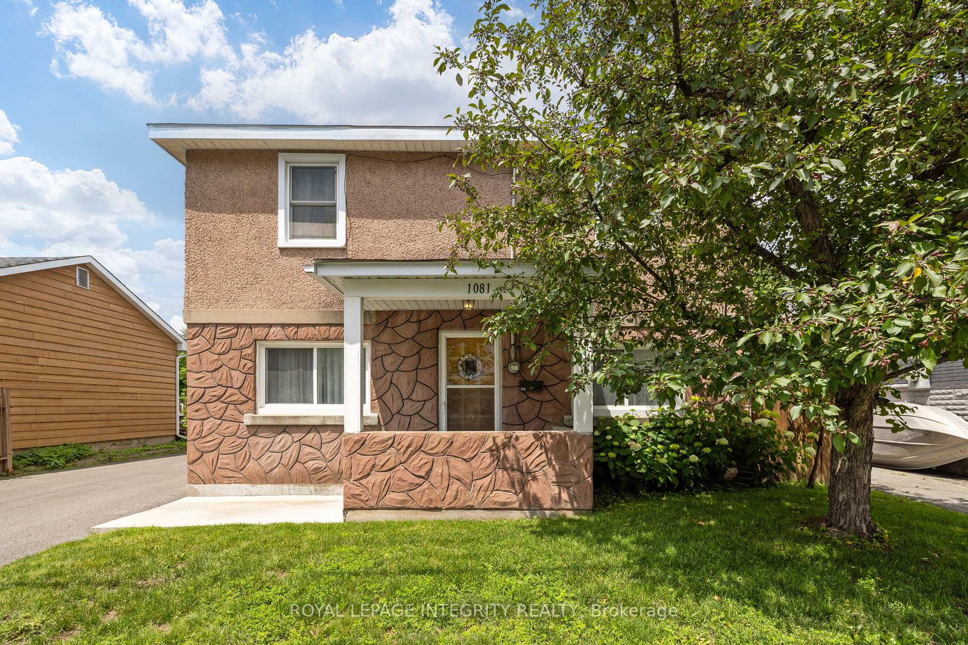 Photo 2 of 1081 Kenaston Street, Ottawa, Cyrville Rd./Industrial Park — HOMEH