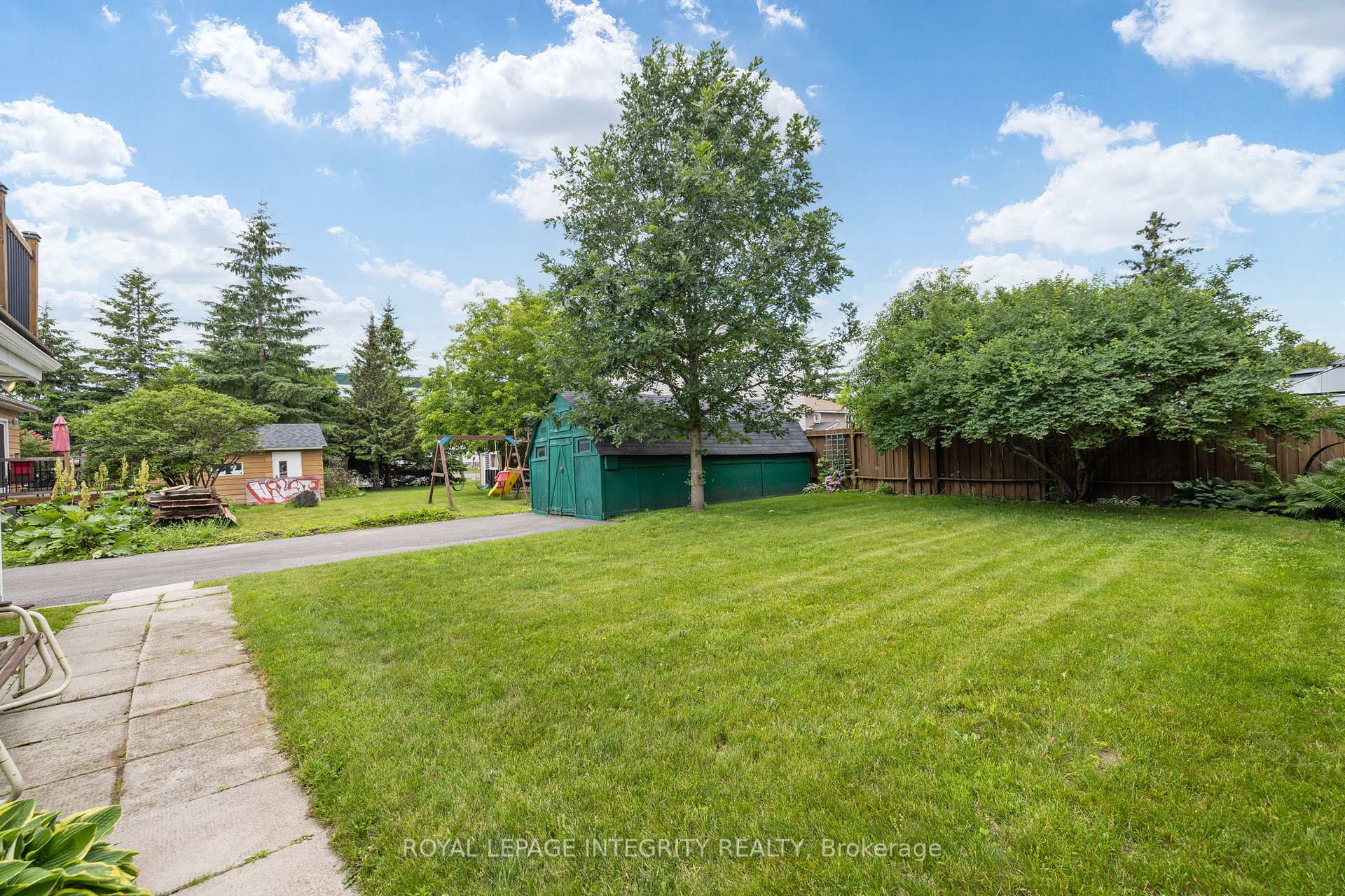 Photo 4 of 1081 Kenaston Street, Ottawa, Cyrville Rd./Industrial Park — HOMEH