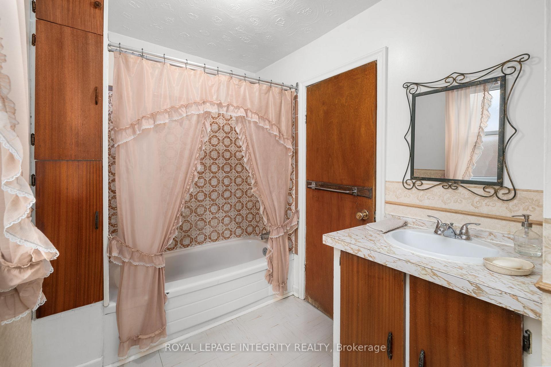 Photo 38 of 1081 Kenaston Street, Ottawa, Cyrville Rd./Industrial Park — HOMEH